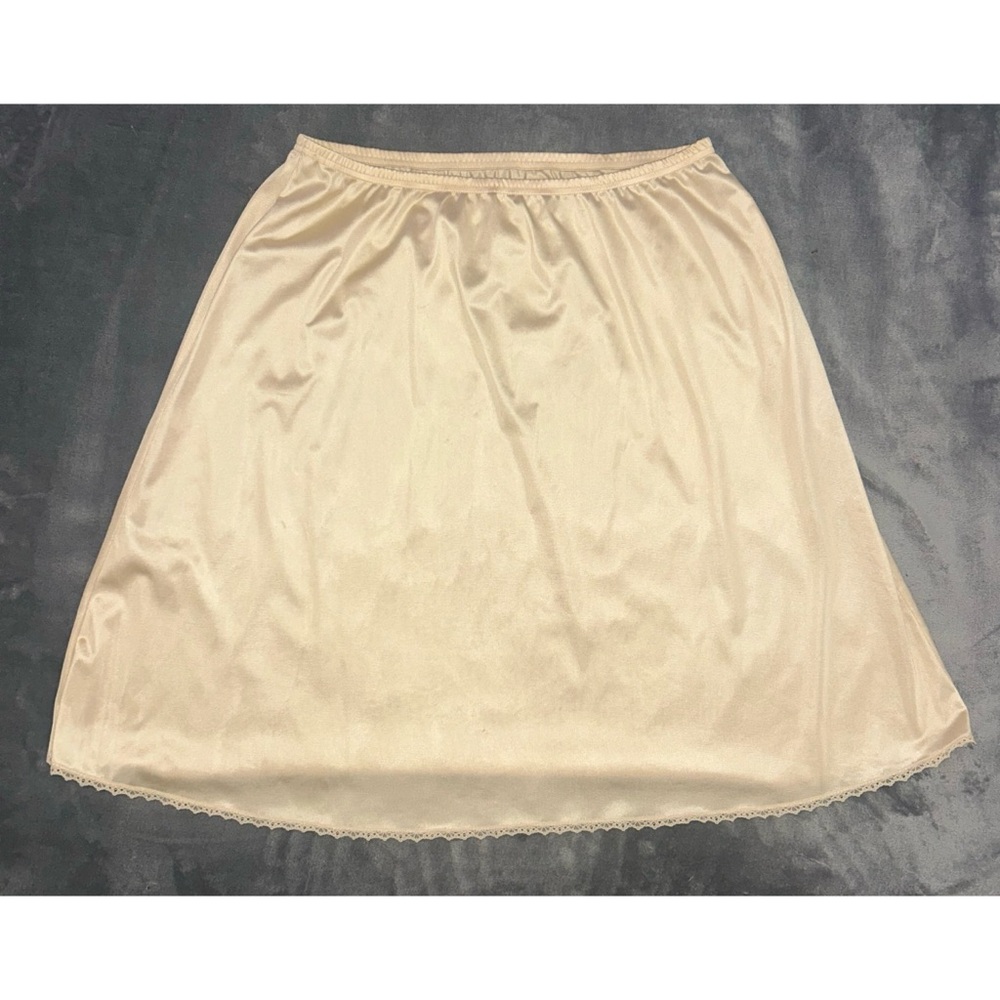 🤍 Vintage Vanity Fair Satin Slip Skirt